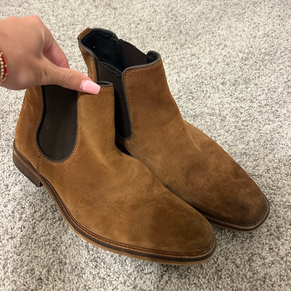 Men’s leather dress shoes